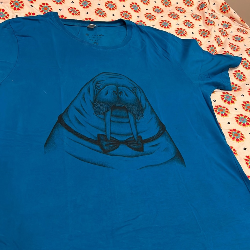 Walrus tee
